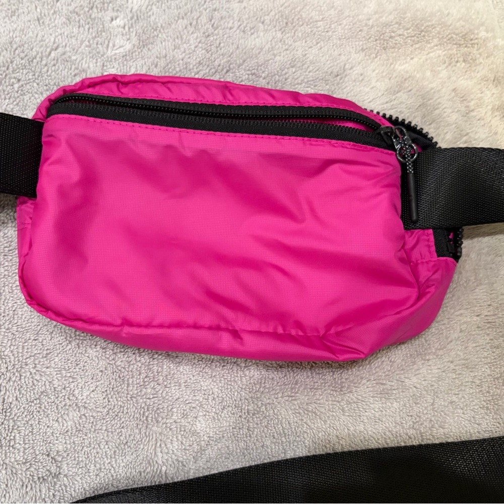 Pink Lululemon Everywhere Belt Bag - 1L - Picture 2 of 3